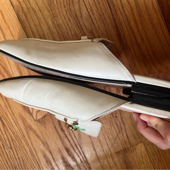 Gucci Cream Mules with Playful Strawberry Design - Picture 5 of 7